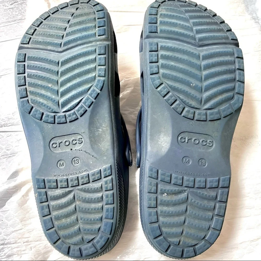 Crocs ICONIC Comfort Classic Vented Clogs in Navy blue mens size 13